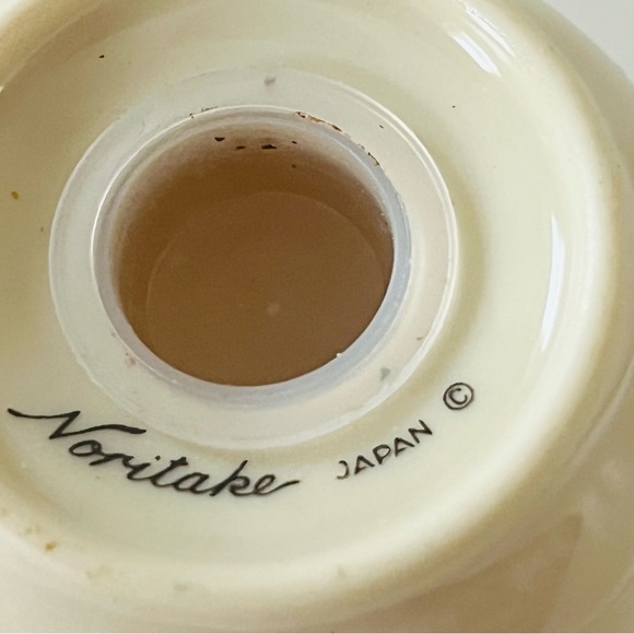 Floral Cream Ceramic Salt and Pepper Shakers Japan - Picture 6 of 11